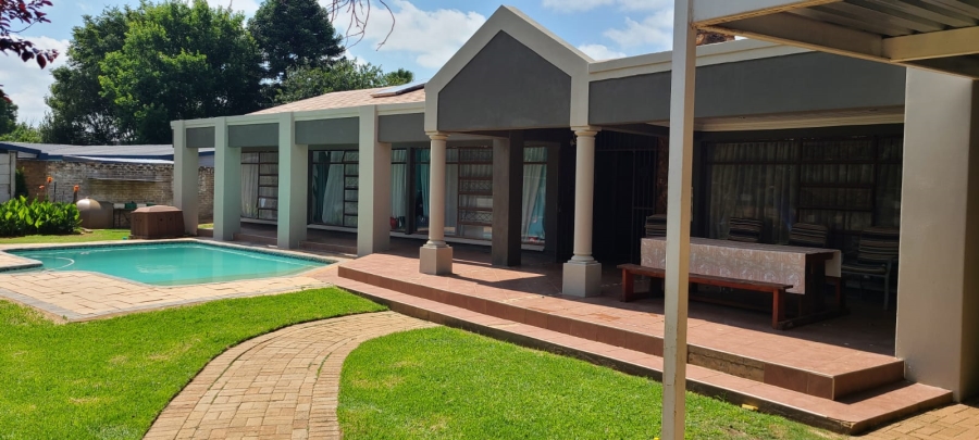 4 Bedroom Property for Sale in Flamwood North West